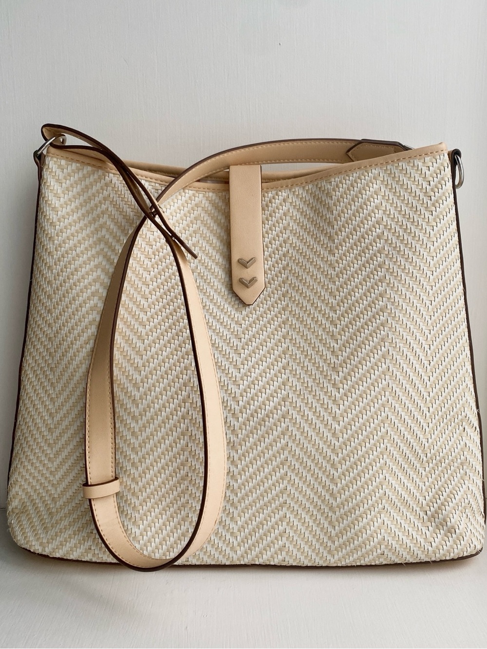 Stella & Dot Cream Woven Shoulder Bag with Tan Trim - Picture 2 of 8